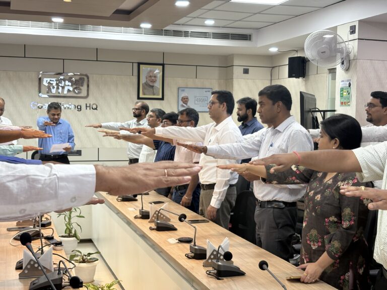 Shri Naveen Jain, RED (Mining) , administering Swatchhta pledge to NTPC CMHQ