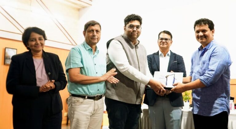 Dr. D. Y. Patil Medical College, Hospital & Research Centre, Pimpri, Pune, conferred with the "Best BSD Award" and "Best Organ Transplant Coordinator Award"
