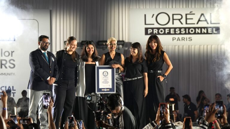 L'Oreal Professionnel Sets a GUINNESS WORLD RECORDS&trade; title with India's Biggest Hair Moment, 422 Hairdressers, 422 Hair Color Transformations