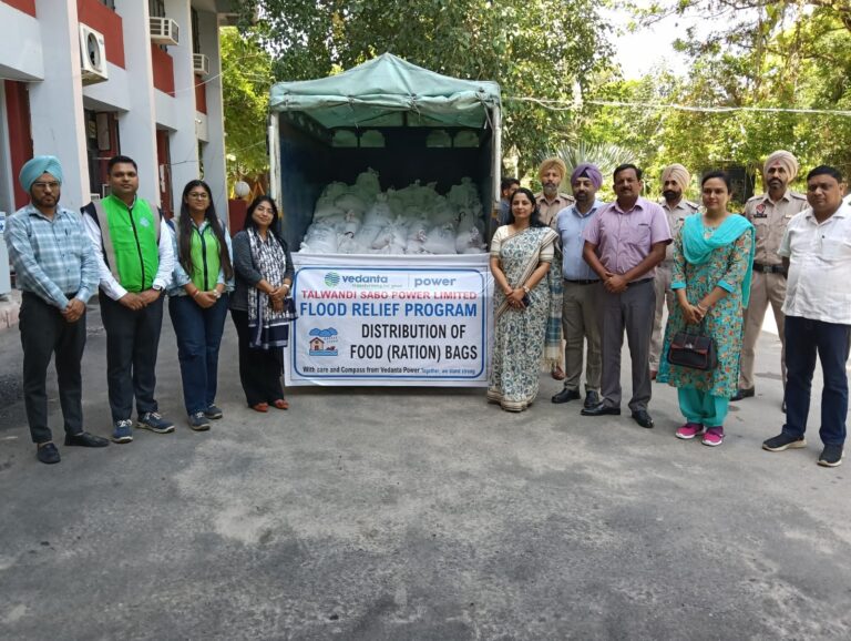 Mansa DC Navjot Kaur Flags, SDM Mansa Kala Ram Kansal & other officials flag off vehicle carrying TSPL contributed Food kits