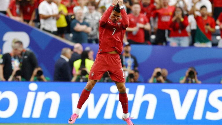 2026-06-23T175714Z_239636945_UP1EM6N1BUQ4P_RTRMADP_3_SOCCER-WORLDCUP-POR-UZB