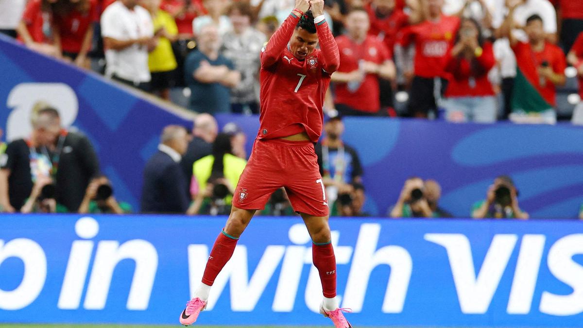 2026-06-23T175714Z_239636945_UP1EM6N1BUQ4P_RTRMADP_3_SOCCER-WORLDCUP-POR-UZB