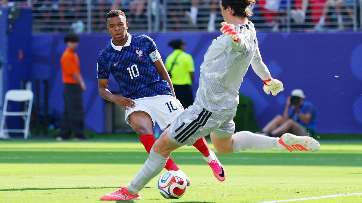 2026-06-30T211456Z_2012798326_UP1EM6U1N0VDE_RTRMADP_3_SOCCER-WORLDCUP-FRA-SWE