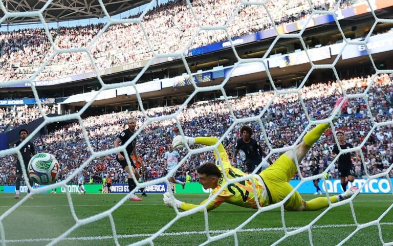 2026-07-07T020312Z_452720982_UP1EM7705PB90_RTRMADP_3_SOCCER-WORLDCUP-USA-BEL