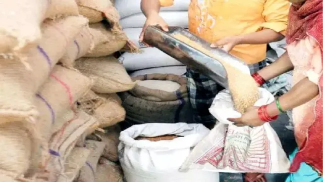 Delhi Tightens Ration Shop Rules, SHGs and NGOs Can Now Apply for Licences