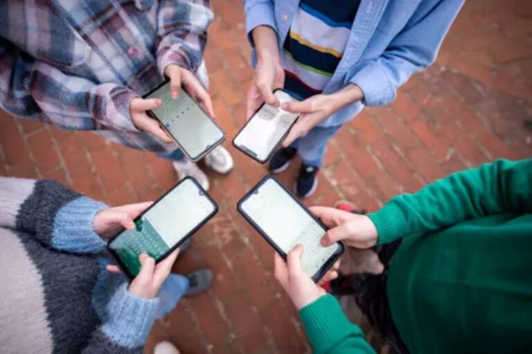 New Zealand Moves to Ban Social Media for Children Under 16